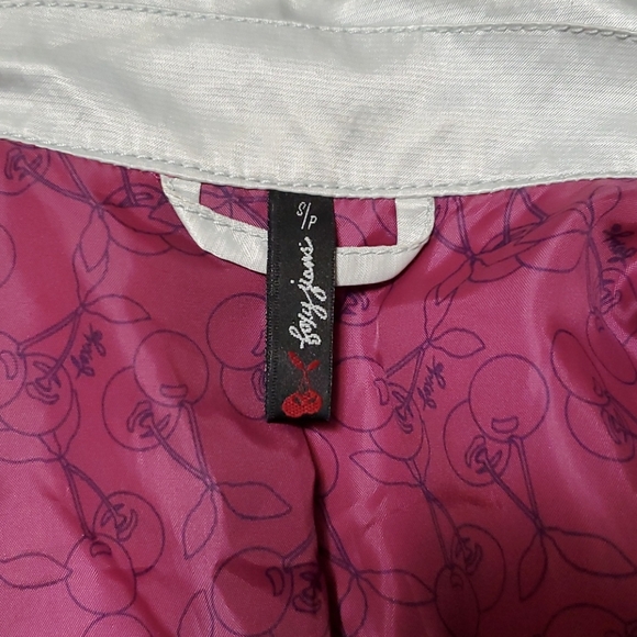 Foxy Jean soft silver wrinkled trench - Picture 8 of 10